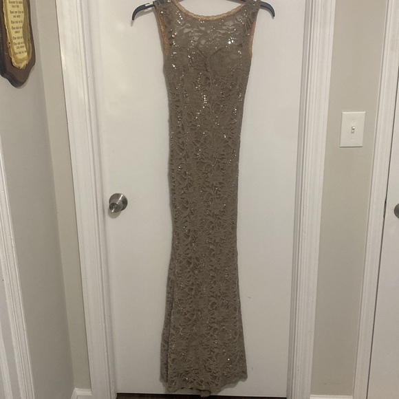 Brown Windsors size 3/4 gown. - Picture 3 of 5